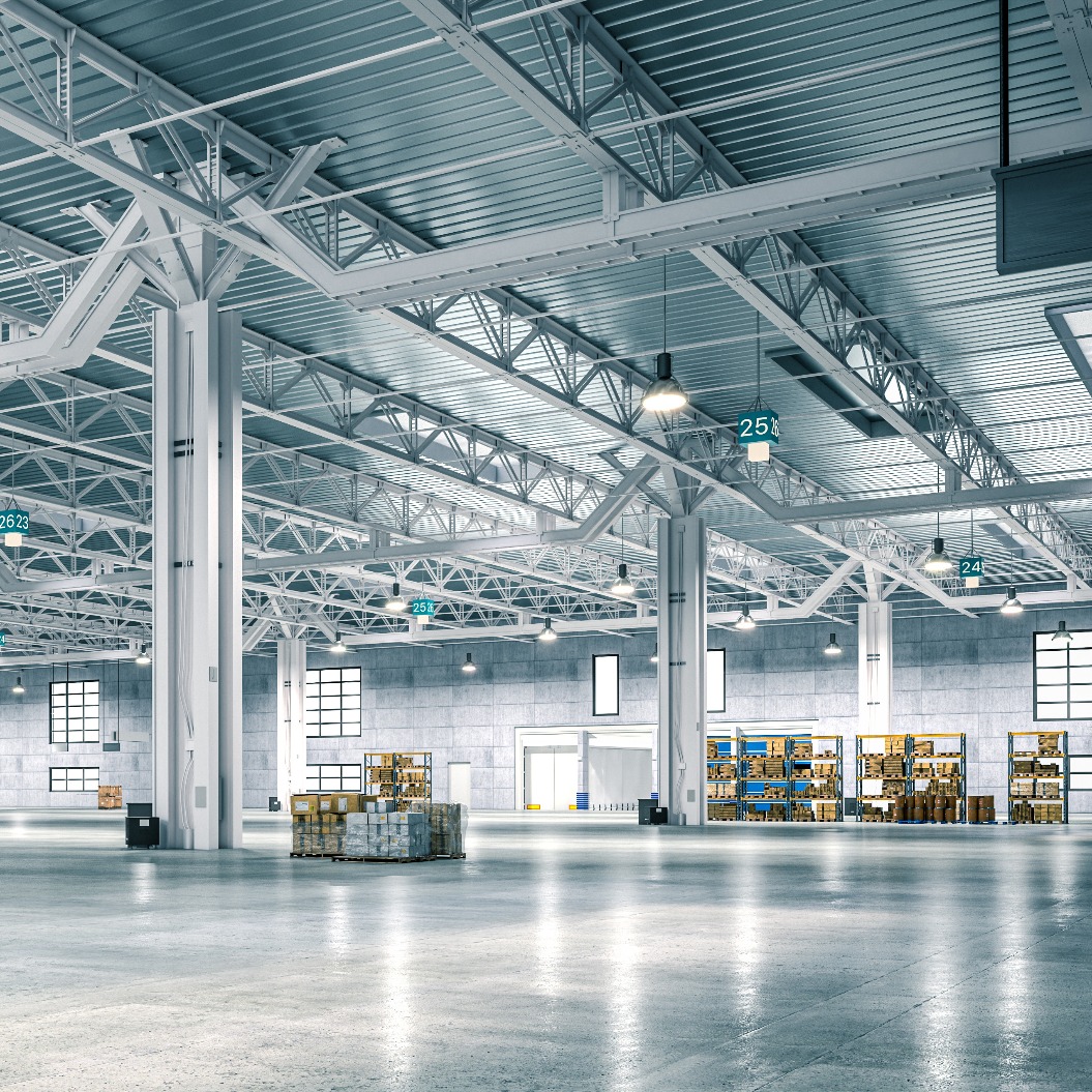 Modernes industrielles Lagerinnere mit Gabelstapler