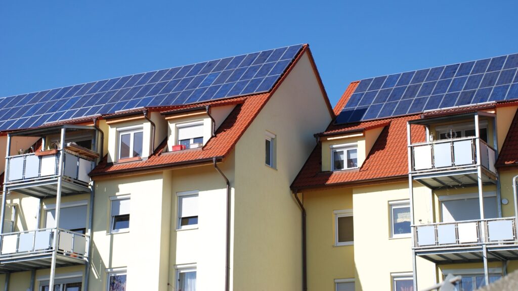 Solaranlage auf Mehrfamilienhaus